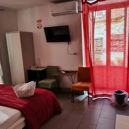 Downtown Art In Town Oda ve Kahvaltı *