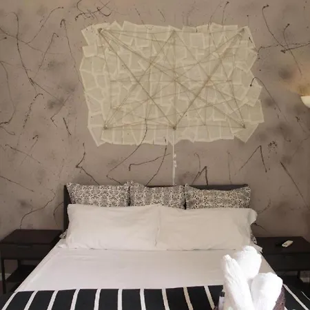 Downtown Art In Town Oda ve Kahvaltı Katanya