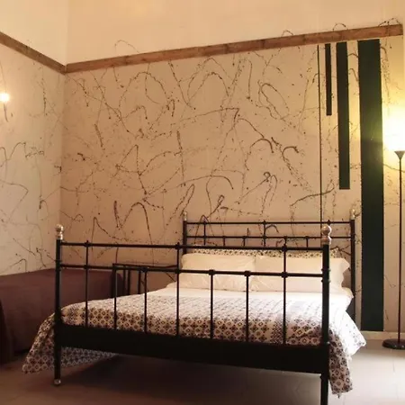 Downtown Art In Town Oda ve Kahvaltı *