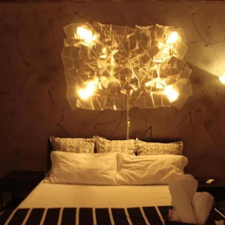 Downtown Art In Town Oda ve Kahvaltı Katanya