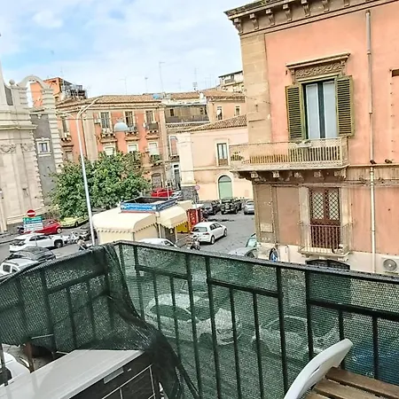 Downtown Art In Town Oda ve Kahvaltı