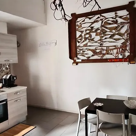 Downtown Art In Town Oda ve Kahvaltı *