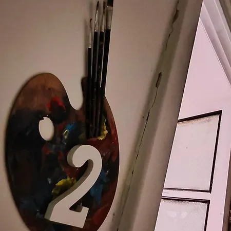 Downtown Art In Town Oda ve Kahvaltı