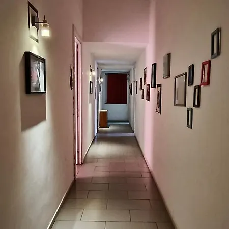 Downtown Art In Town Oda ve Kahvaltı *